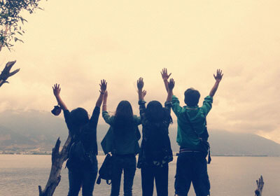 青年球员备战激烈比拼杯赛，实力逐渐显现